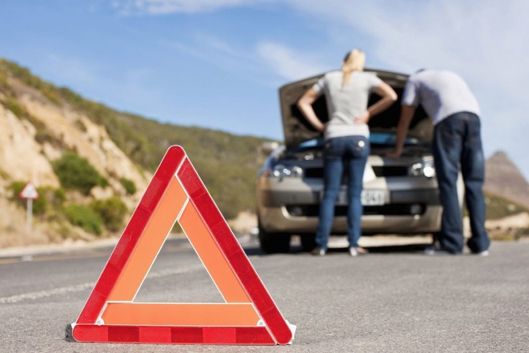 DGT: los elementos imprescindibles que debes llevar en el coche si no quieres una multa