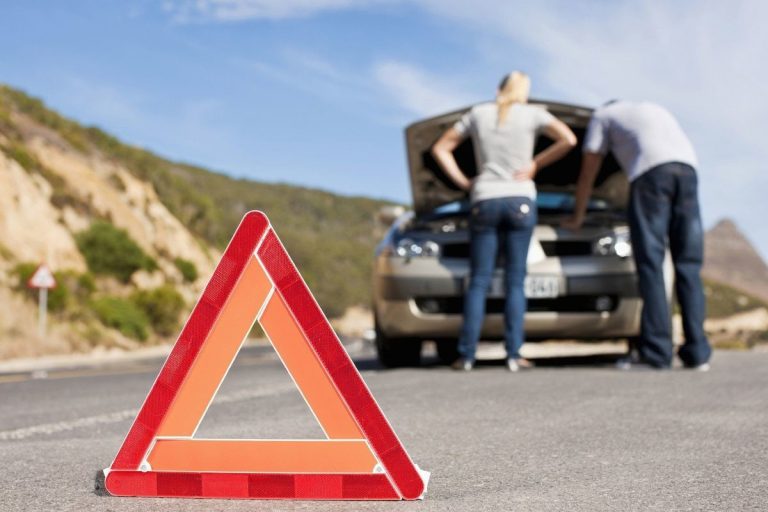 Despídete de los clásicos triángulos de emergencia: la DGT confirma la fecha límite para reemplazarlos