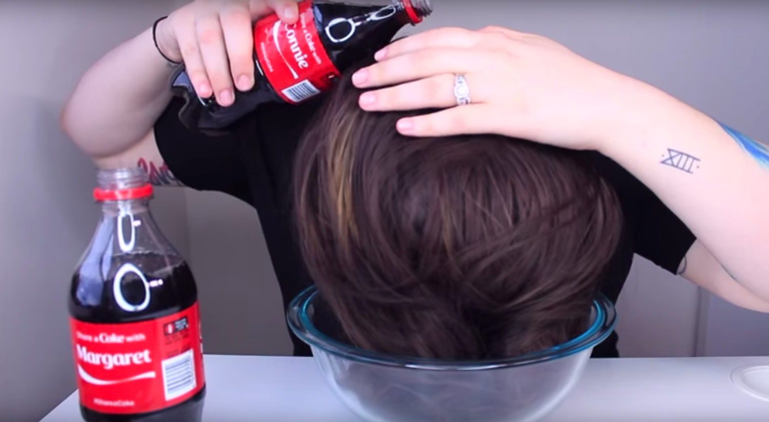 Separar El Chicle Del Cabello Con Coca-Cola 