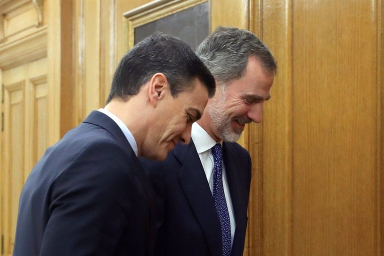 Pedro Sánchez margina al Rey en la agenda internacional
