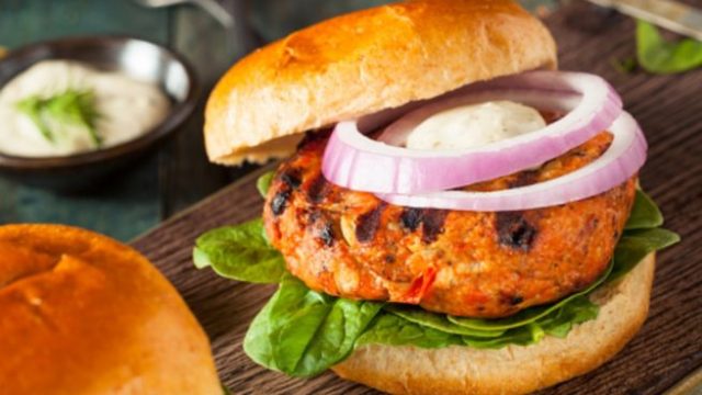 Hamburguesa de pescado: más sana y el doble de rica