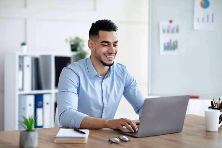 Portátiles y PCs para estudiantes, teletrabajo, compañías y oficinas de gama profesional