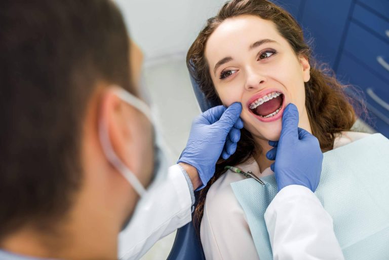 ¿Se puede llevar ortodoncia con implantes?, por Clínica Dental Agudo Rosa