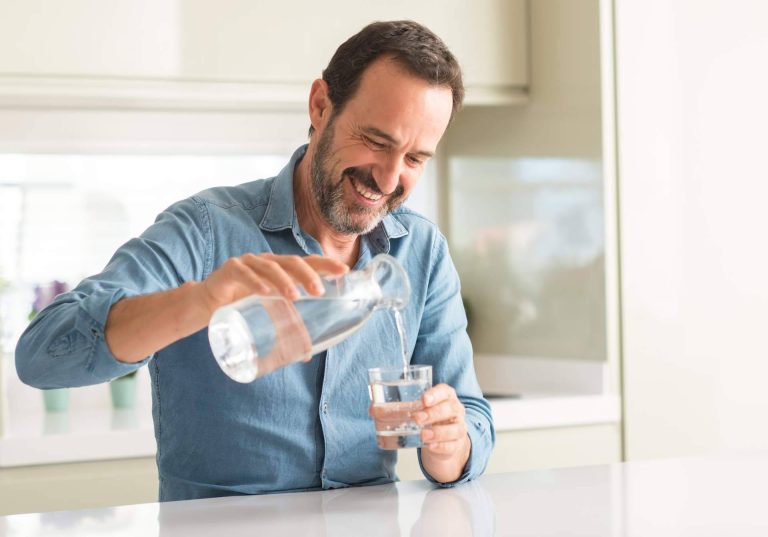 La fuente de osmosis de Acquajet permite obtener agua limpia y saludable