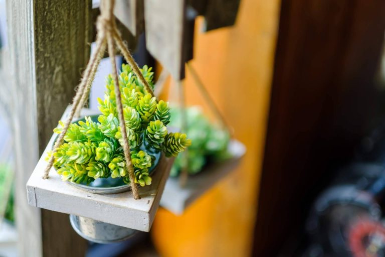 Plantas artificiales de interior, dar un toque natural y de vida a cualquier estancia, con la empresa JardínVertical.es