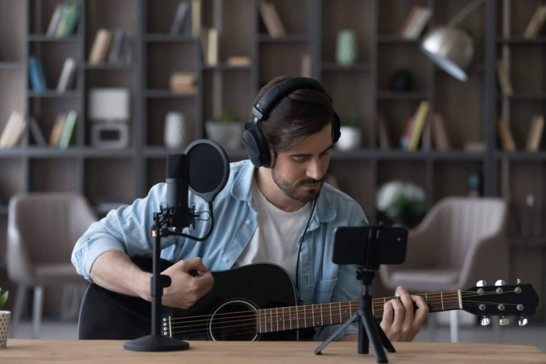 Tusclasesparticulares, el espacio para anunciarse como profesor de música