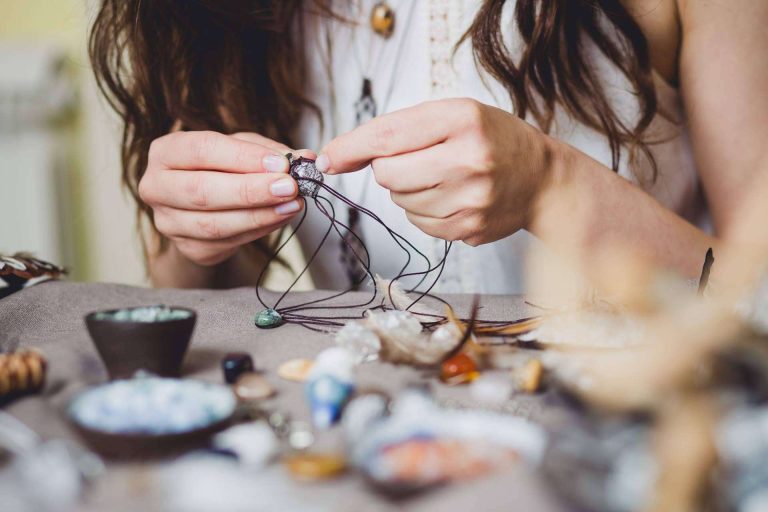 Isabel Lamadrid, la joyería artesanal que destaca por sus piedras semipreciosas