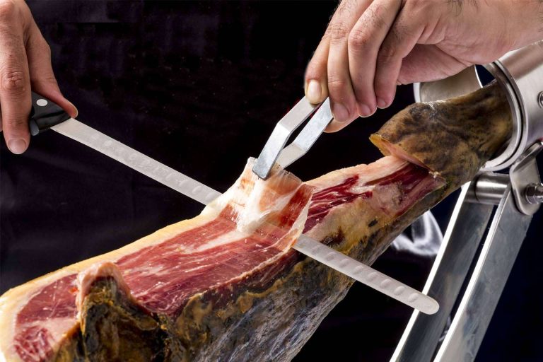 Disfrutar del auténtico jamón ibérico con los loncheados de bellota que ofrece Segundín
