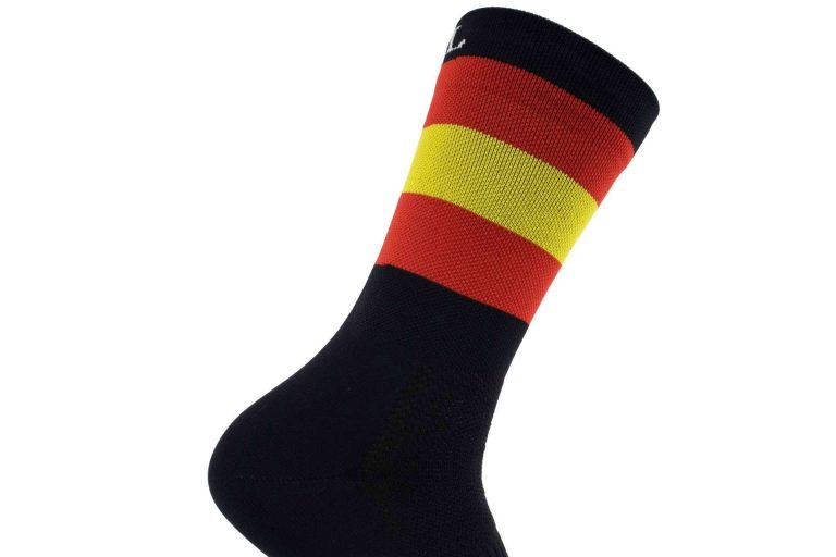 El diseño de los calcetines de ciclismo con la bandera de España que ofrece Perro Loco