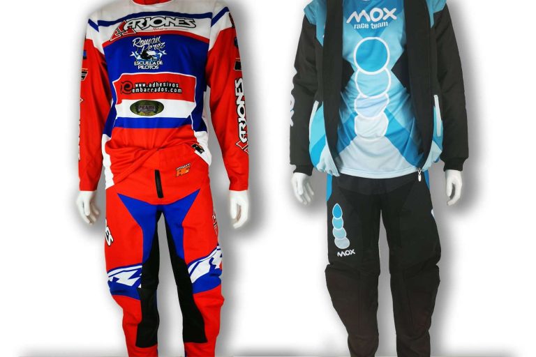 Equipación offroad personalizada, con ADHESIVOSEMBARRADOS