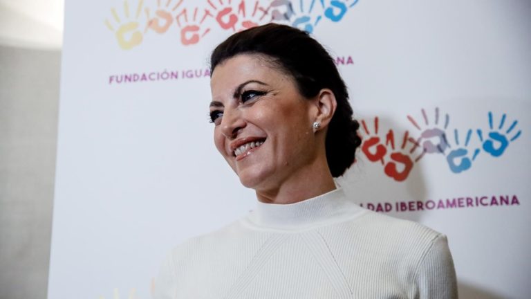 Macarena Olona «aparca» su campaña y sale en defensa de Yolanda Díaz