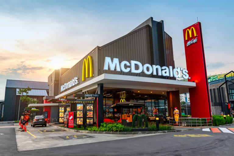 Mcdonald’s Se ‘Come’ La Gastronomía Española Y Penaliza A Los Pequeños Comercios