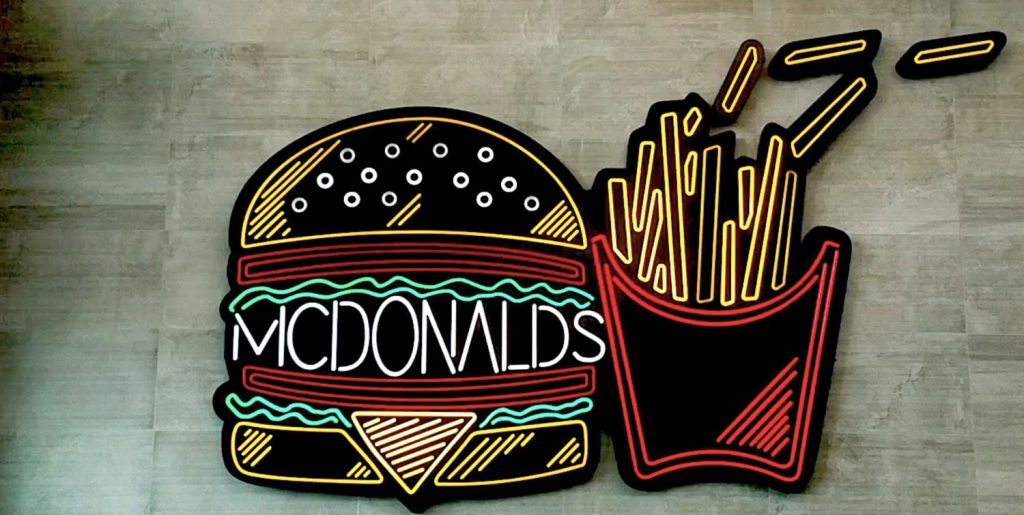 McDonald’s se ‘come’ la gastronomía española y penaliza a los pequeños comercios
