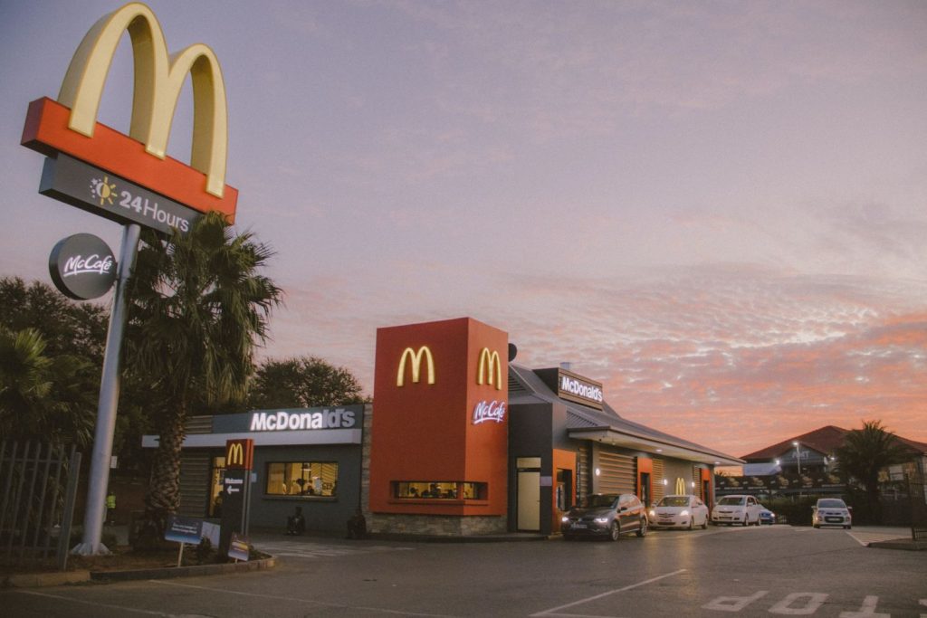 Mcdonald’s Se ‘Come’ La Gastronomía Española Y Penaliza A Los Pequeños Comercios