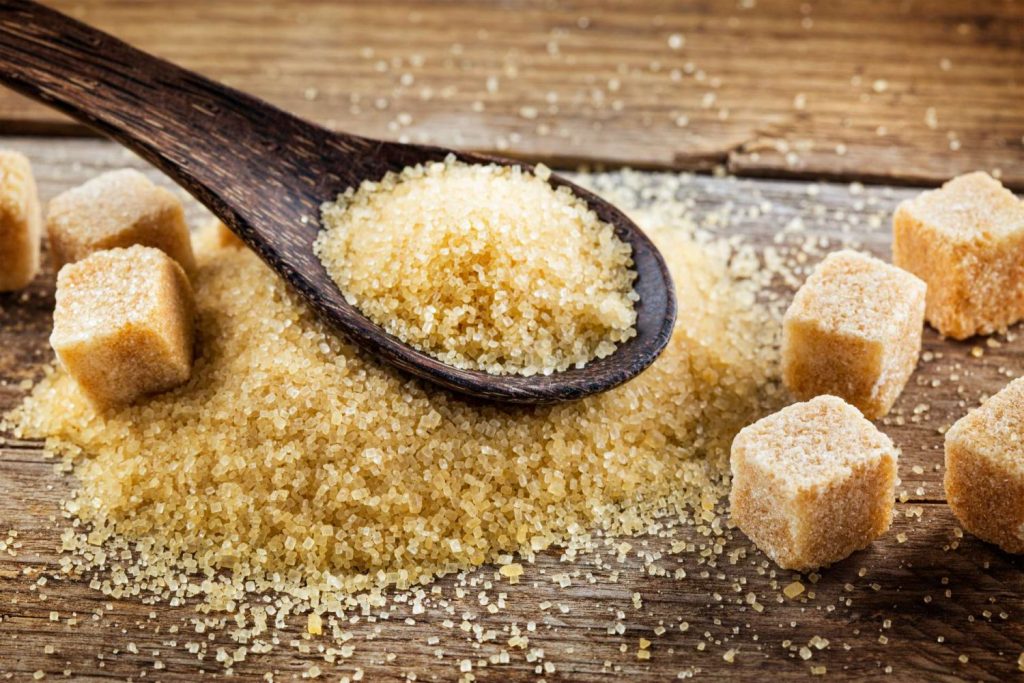 Azúcar blanca vs morena: esta es la mejor que puedes tomar