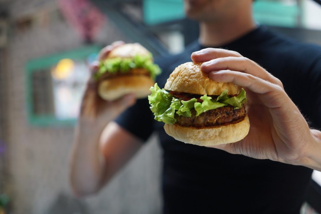 ¿Estás A Dieta Así Puedes Disfrutar De Una Hamburguesa Sin Saltarte El Régimen