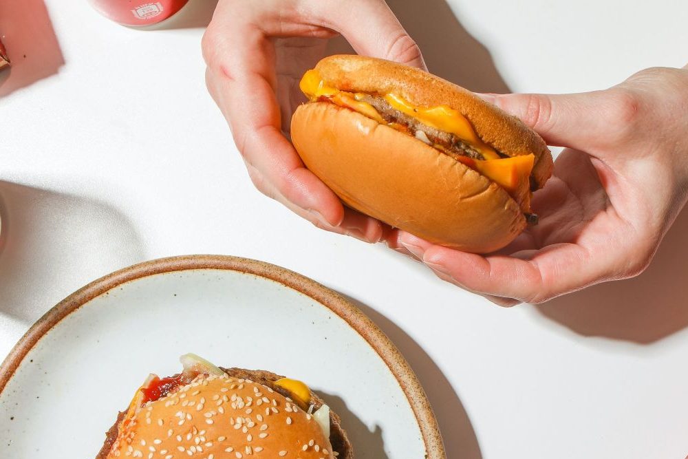 ¿Estás A Dieta Así Puedes Disfrutar De Una Hamburguesa Sin Saltarte El Régimen