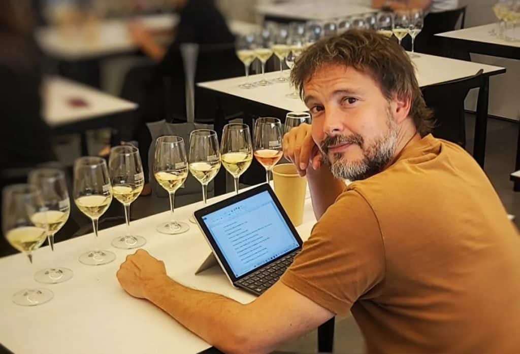 La Sorprendente Nueva Profesión De David Janer, Águila Roja