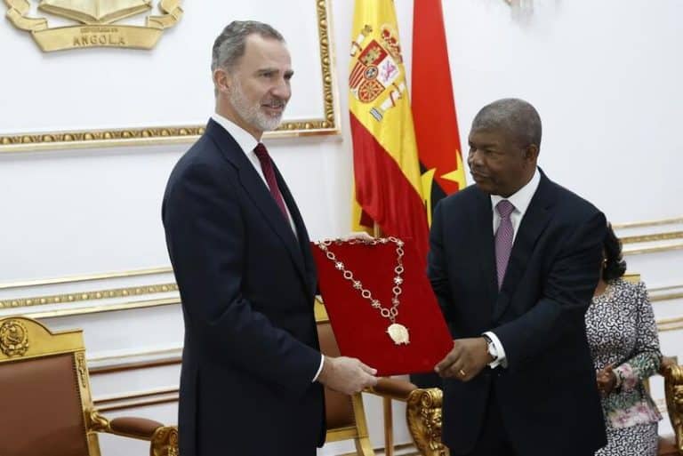 El Rey llama a seguir fortaleciendo las relaciones entre España y Angola, «un componente esencial»
