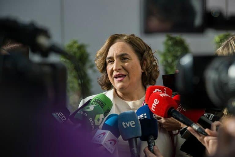 Acción y Comunicación sobre Medio Oriente anuncia acciones legales contra Ada Colau por su «discriminación antisemita»