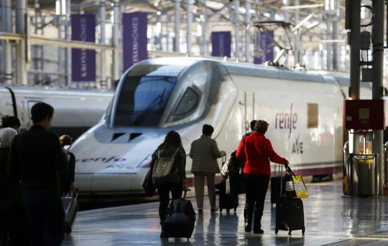 El número de usuarios de transporte público creció casi un 30% en 2022 hasta rozar los 4.370 millones