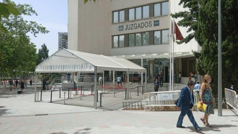 Investigan a un profesor de un colegio de Madrid por presuntos tocamientos a alumnas