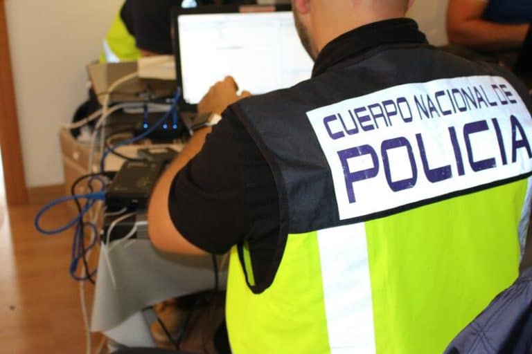 Desarticulan un grupo liderado por un menor que estafó 350.000 euros y obtuvo datos bancarios de 100.000 personas