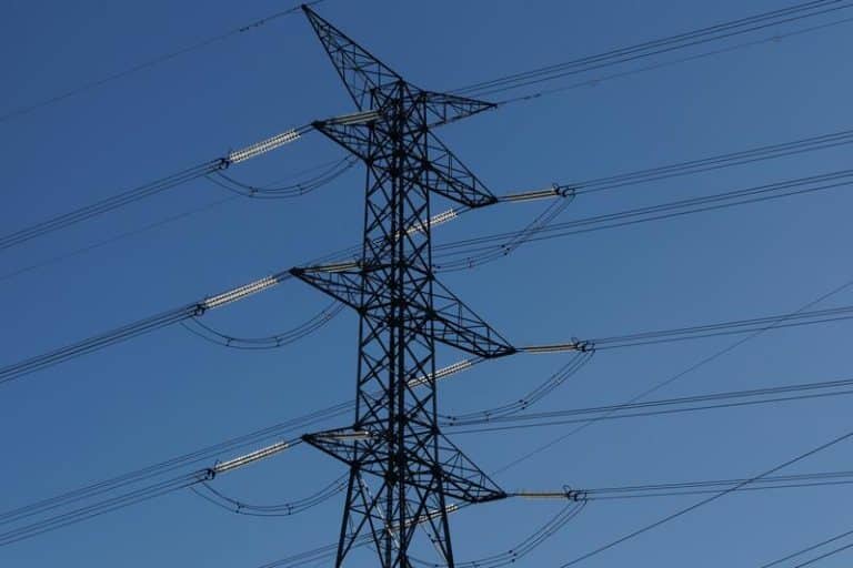 El precio de la luz sube un 54% este lunes, hasta los 117,49 euros/MWh