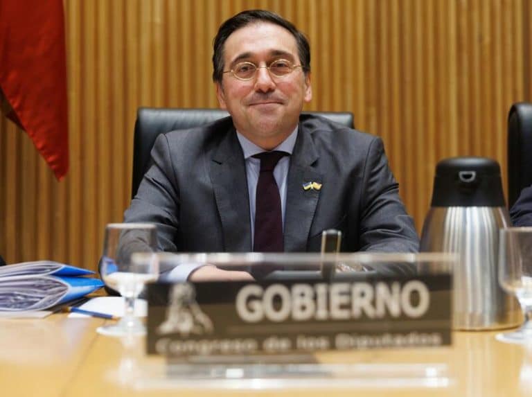 Albares tras las acusaciones de belicismo de Belarra al Gobierno: «Una cosa son las opiniones y otra las decisiones»