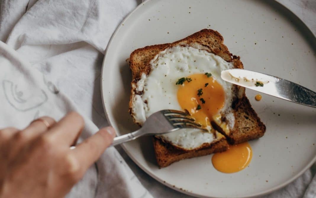 Así prepara Dabiz Muñoz unos huevos fritos perfectos en solo un minuto