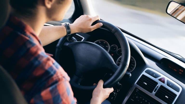 DGT: si tu coche tiene más de 5 años, esto es lo que le pasará