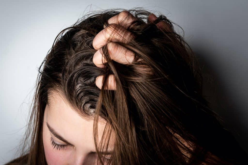 ¿Qué Es La Tricotilomanía O Tocarse Mucho El Pelo?