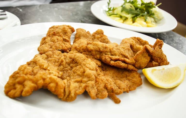El truco para hacer el filete empanado más jugoso