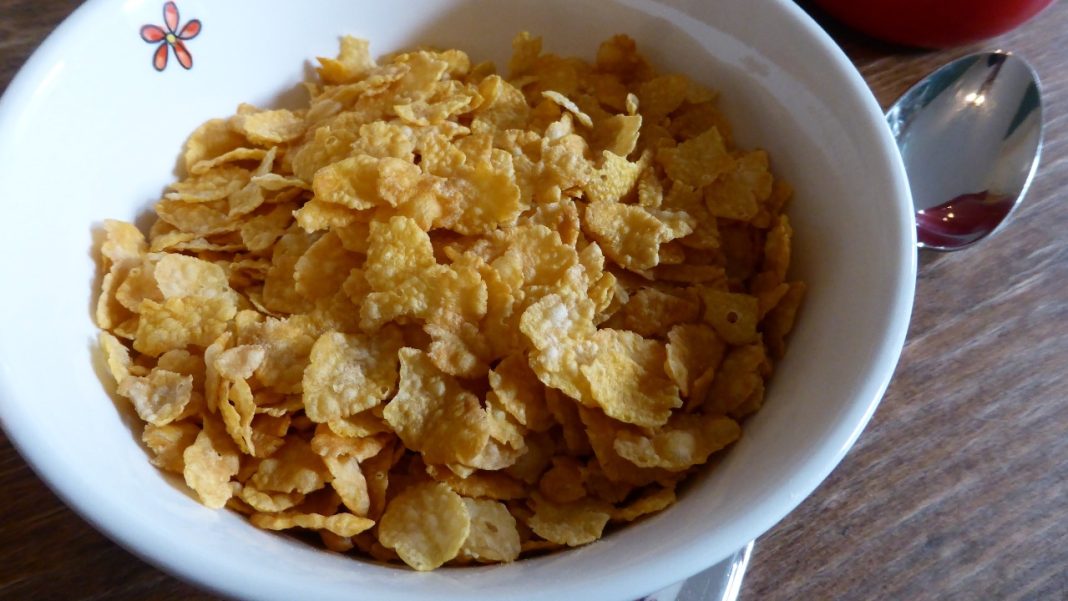 En un bol mezcla especias con el Corn Flakes