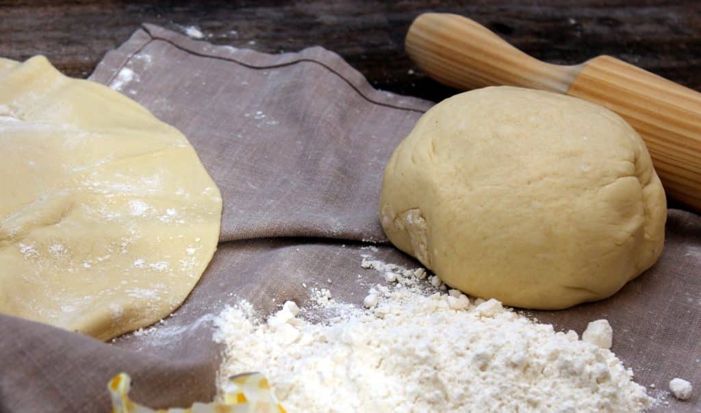 En Un Tazón Añade Los Ingredientes Para Empezar A Mezclar