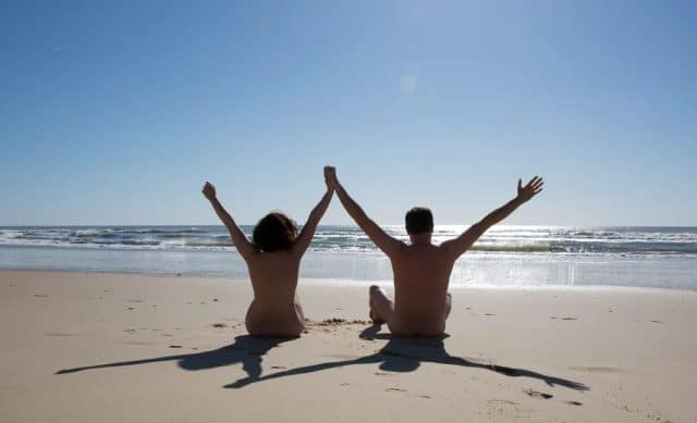 Estos son los pueblos nudistas de España (porque los hay)