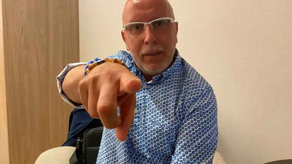 Françous Gallardo Le Destroza El Argumento A Edu 