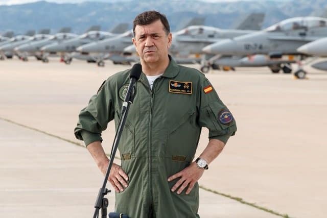 El cambio del segundo jefe del Ejército del Aire monta un lío a Margarita Robles y alboroto en RRSS