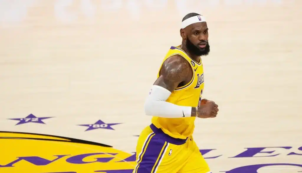Ha Renovado Con Los Lakers