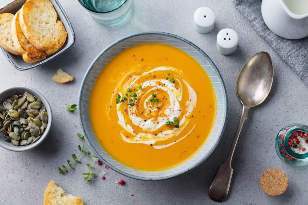 La preparación de la crema de calabazas