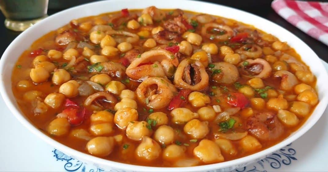 La preparación de los garbanzos con calamares