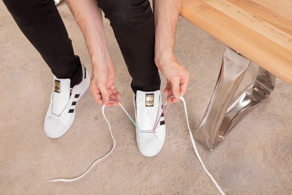 Los Famosos Cordones Ocultos