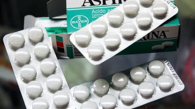Los riesgos según los expertos de tomar aspirina todos los días