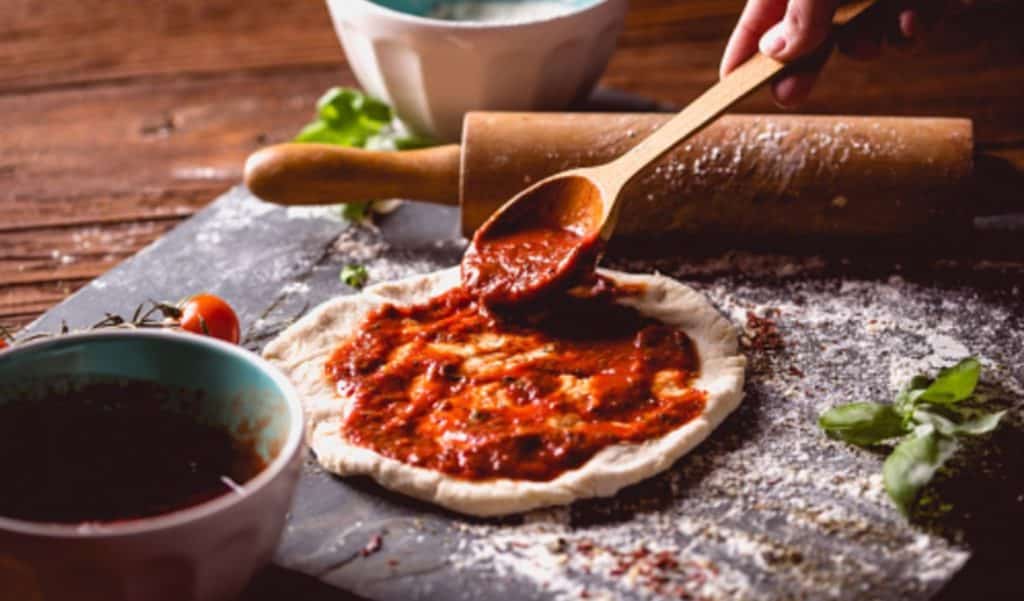 Muele La Salsa En La Licuadora O Procesador De Alimentos