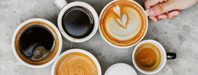 Por qué es mejor tomar café con leche y no solo