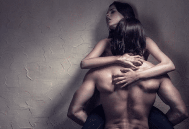 Posturas sexuales que nunca deberías practicar, según los expertos