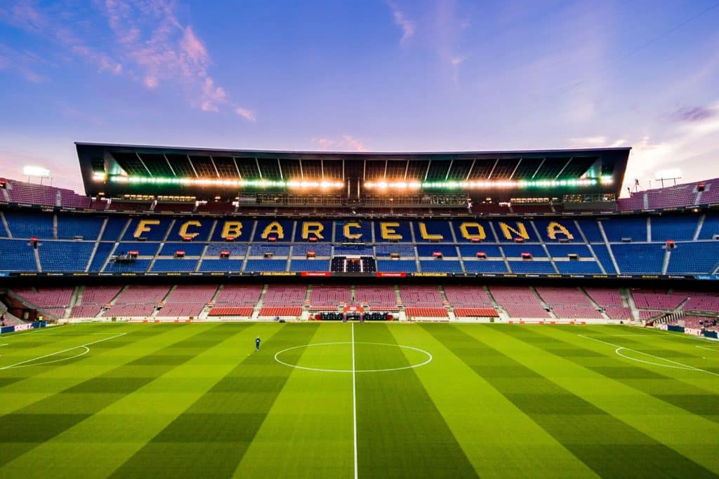 Prácticamente Al Barcelona Le Han Dado El Estadio Financiado