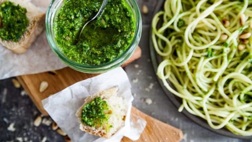 Preparación Del Pesto De Ají Y Parmesano