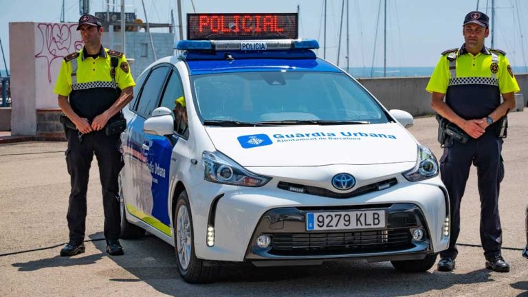 ¿Qué coches de la DGT llevan radar? Así puedes descubrirlo