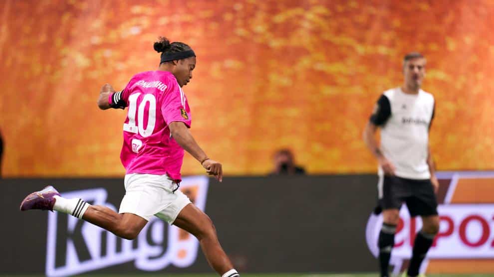 Ronaldinho Ya Forma Parte De La Familia Kings League